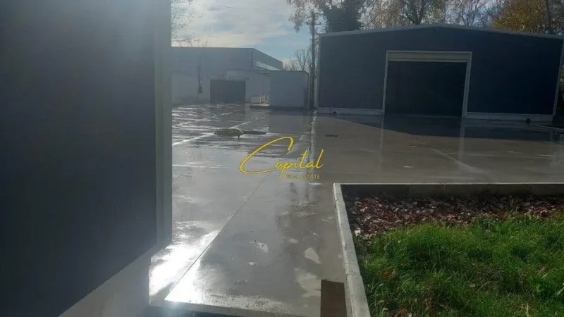 Tirane, jepet me qera ambjent biznesi Kati 0, 1.300 m² 1.500 € (RINAS)