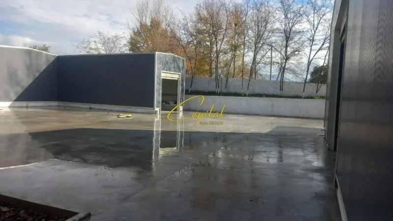 Tirane, jepet me qera ambjent biznesi Kati 0, 1.300 m² 1.500 € (RINAS)