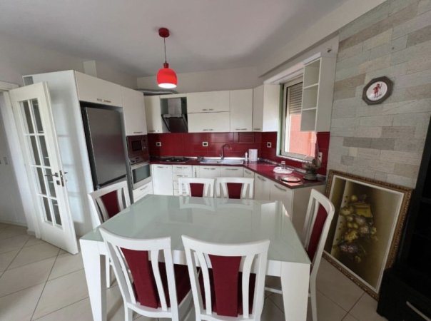 Tirane, jepet me qera apartament 2+1+Ballkon Kati 7, 90 m² 450 € (Yzberisht , Rruga Besim Alla)