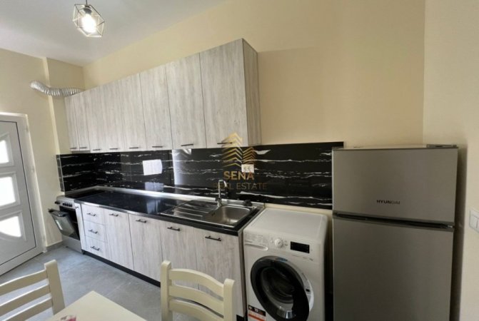 Tirane, jepet me qera apartament 1+1 Kati 1, 60 m² 400 € (Rruga Halit Bega)
