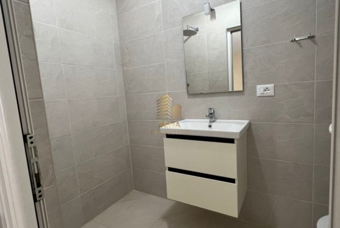 Tirane, jepet me qera apartament 1+1 Kati 1, 60 m² 400 € (Rruga Halit Bega)