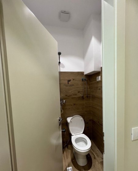 Tirane, jepet me qera zyre Kati 1, 40 m² 800 € (MYSLYM SHYRI)