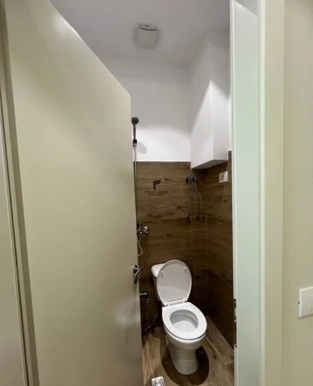 Tirane, jepet me qera zyre Kati 1, 40 m² 800 € (MYSLYM SHYRI)