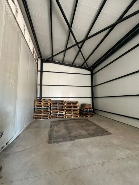 Tirane, jepet me qera magazine Kati 0, 1.300 m² 6.000 € 