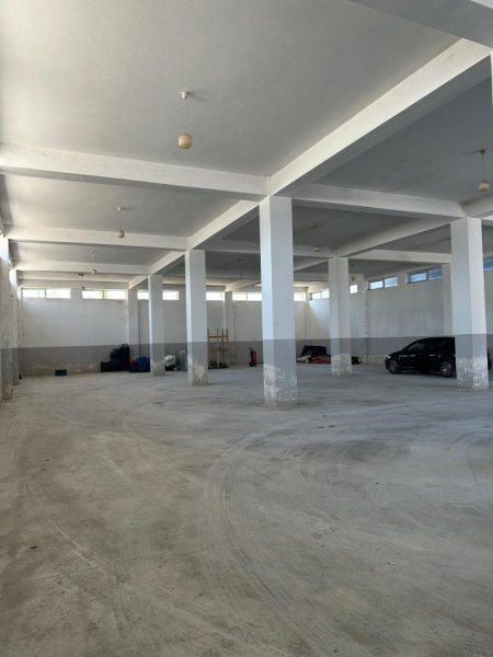 Tirane, jepet me qera magazine Kati 0, 1.300 m² 6.000 € 
