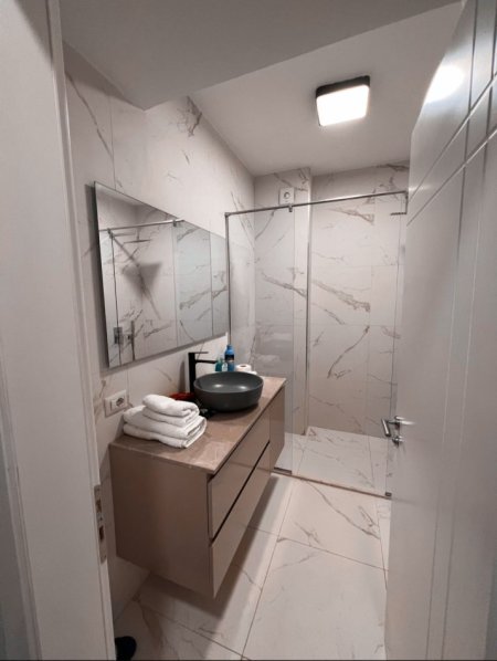 Tirane, shitet apartament 1+1+Aneks+Ballkon Kati 6, 77 m² 180.000 € (Kompleksi Usluga)