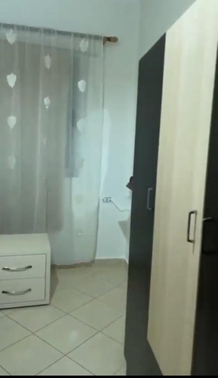 Tirane, jepet me qera apartament 2+1+Ballkon Kati 8, 90 m² 450 € 