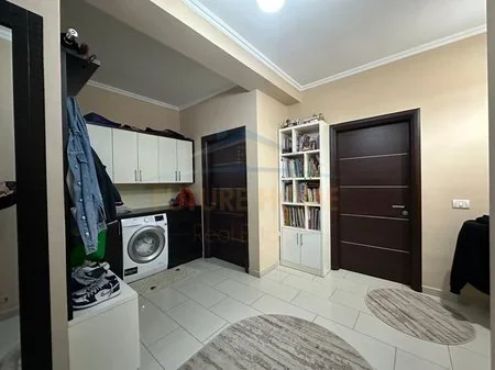 Tirane, shitet apartament 3+1 Kati 2, 113 m² 19.000.000 € 