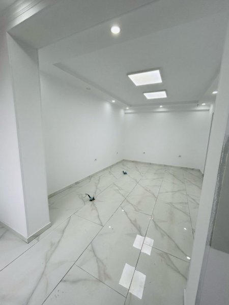 JEPET ME QERA APARTAMENT BOSH 1+1 TEK RRUGA E DIBRËS NE VIJEN E PARE Kati 1, 50 m² 500 €