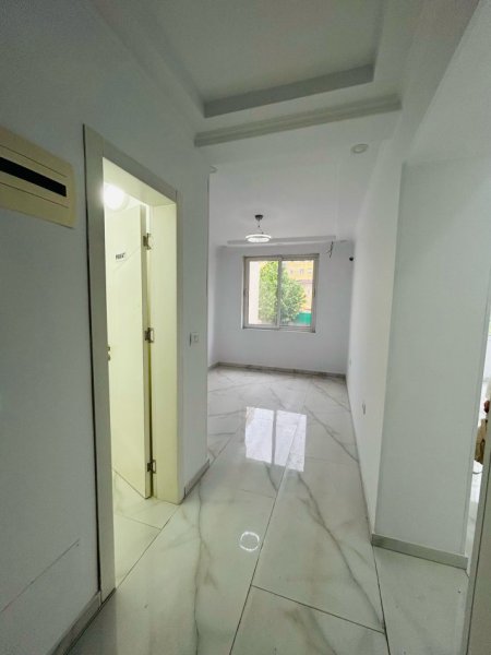 JEPET ME QERA APARTAMENT BOSH 1+1 TEK RRUGA E DIBRËS NE VIJEN E PARE Kati 1, 50 m² 500 €