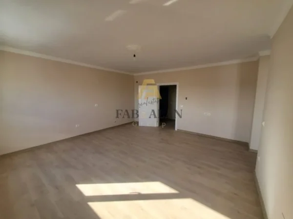 Durres, shitet apartament 2+1 Kati 10, 90.000 € (Spitalle)