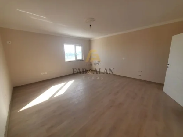 Durres, shitet apartament 2+1 Kati 10, 90.000 € (Spitalle)