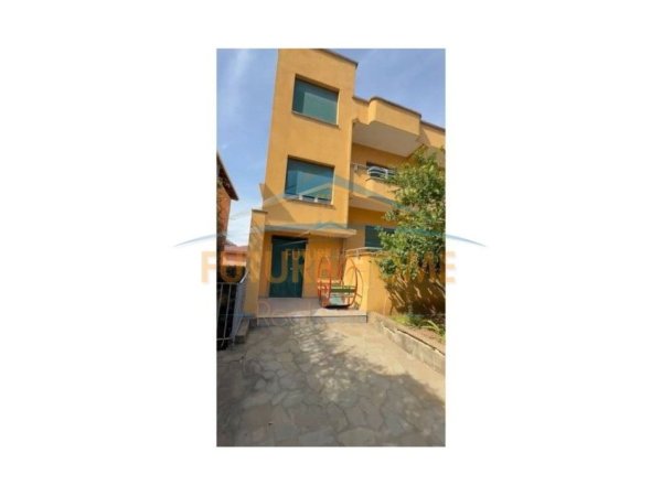 Tirane, jepet me qera Vile 2+1 Kati 0, 100 m² 600 € (kodra e priftit)