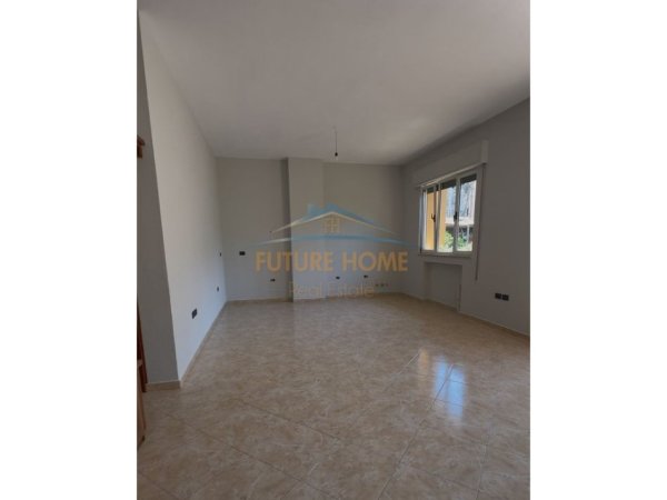 Tirane, jepet me qera Vile 2+1 Kati 0, 100 m² 600 € (kodra e priftit)