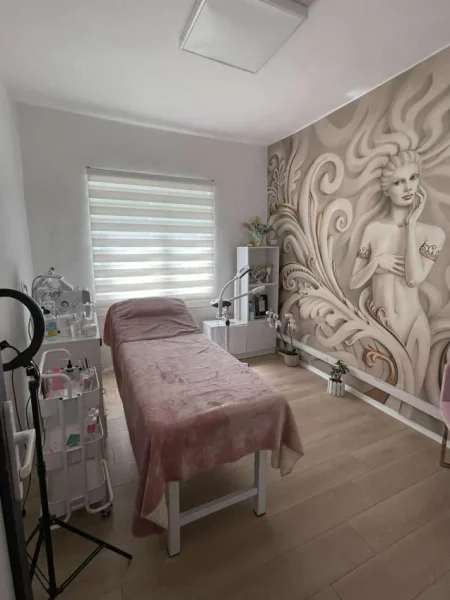 Tirane, jepet me qera zyre , 70 m² 600 € 