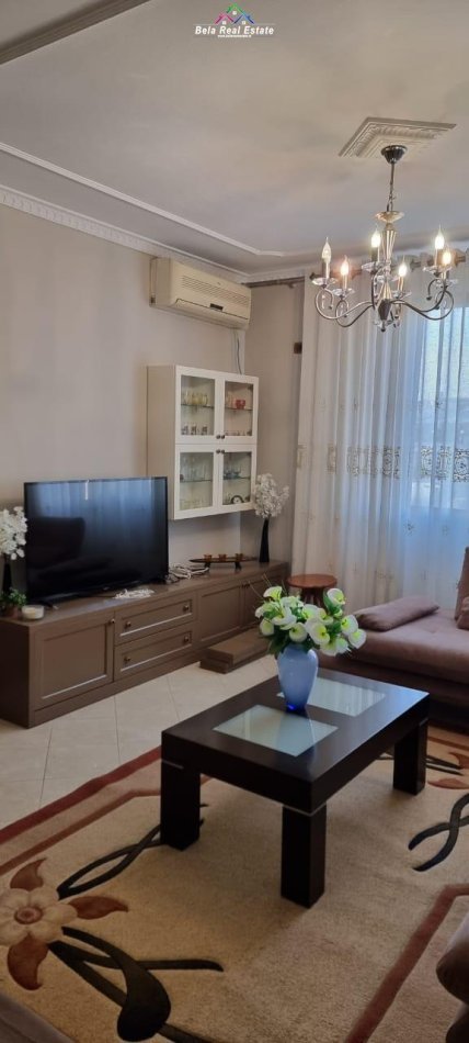 Tirane, jap me qera apartament 2+1+Ballkon Kati 4, 115 m² 1.000 € (21 dhjetori)