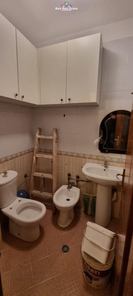Tirane, jap me qera apartament 2+1+Ballkon Kati 4, 115 m² 1.000 € (21 dhjetori)