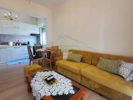 Tirane, jepet me qera apartament 2+1 Kati 4, 600 € 