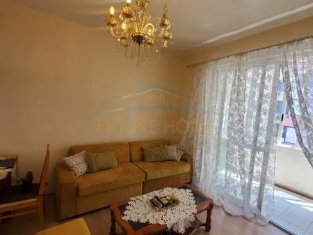 Tirane, jepet me qera apartament 2+1 Kati 4, 600 € 