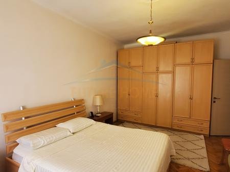 Tirane, jepet me qera apartament 2+1 Kati 4, 600 € 