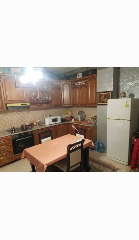 Tirane, jepet me qera apartament 1+1+Ballkon Kati 2, 60 m² 450 € (21 DHJETORI)