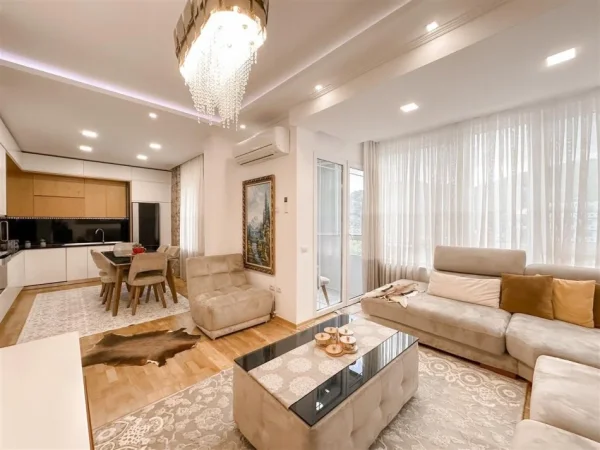 Tirane, shes apartament 3+1 Kati 3, 123 m² 250.000 € (kopshti botanik)