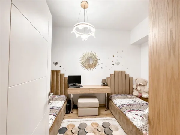 Tirane, shes apartament 3+1 Kati 3, 123 m² 250.000 € (kopshti botanik)