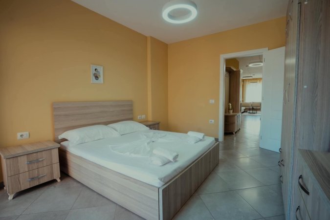 Tirane, jepet me qera apartament 1+1+Ballkon Kati 5, 600 € (Rruga Jordan Misja)