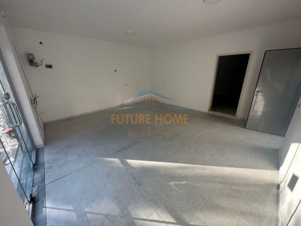 Tirane, jepet me qera ambjent biznesi Kati 0, 60 m² 650 € 