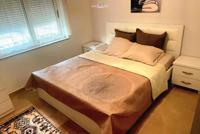 Tirane, jepet me qera apartament 3+1+Ballkon Kati 2, 90 m² 600 € (ish tregu elektrik)