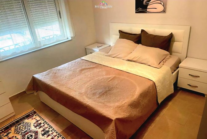 Tirane, jepet me qera apartament 3+1 Kati 2, 90 m² 600 € (tregu elektrik)