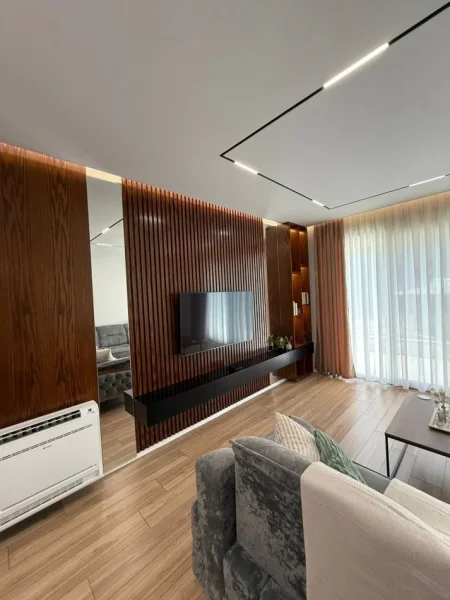 Tirane, jepet me qera apartament 2+1+Aneks+Ballkon Kati 2, 118 m² 900 € (Kompleksi FZ)