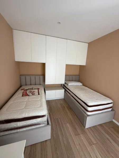 Tirane, jepet me qera apartament 2+1+Aneks+Ballkon Kati 2, 118 m² 900 € (Kompleksi FZ)
