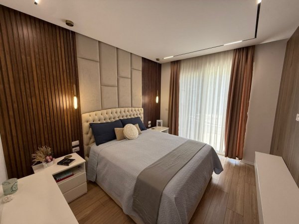 Tirane, jepet me qera apartament 2+1+Aneks+Ballkon Kati 2, 118 m² 900 € (Kompleksi FZ)