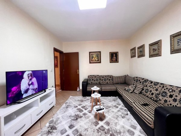 Tirane, jepet me qera apartament 1+1 Kati 1, 67 m² 500 € (21 Dhjetori)