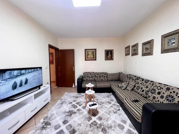 Tirane, jepet me qera apartament 1+1 Kati 1, 67 m² 500 € (21 Dhjetori)