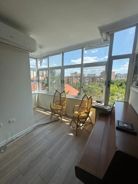 Tirane, jepet me qera apartament 3+1+Ballkon Kati 4, 100 m² 1.000 € (BULEVARDI BAJRAM CURRI)