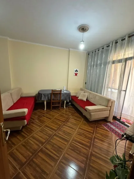 Tirane, jepet me qera apartament 1+1+Ballkon Kati 3, 60 m² 360 € (astir)