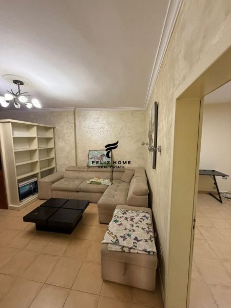 Tirane, jepet me qera apartament 2+1 Kati 5, 90 m² 700 € (KOMUNA E PARISIT)