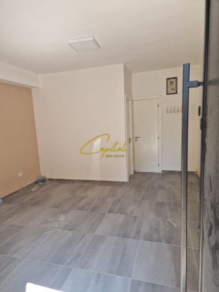 Tirane, jepet me qera zyre Kati 0, 30 m² 450 € (RRUGA MINE PEZA)