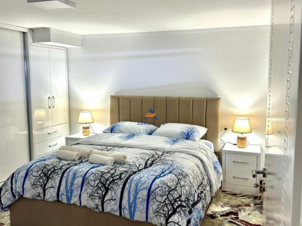 Tirane, jepet me qera apartament duplex 1+1+Ballkon Kati 1, 60 m² 550 € (Rruga e Kosovareve)