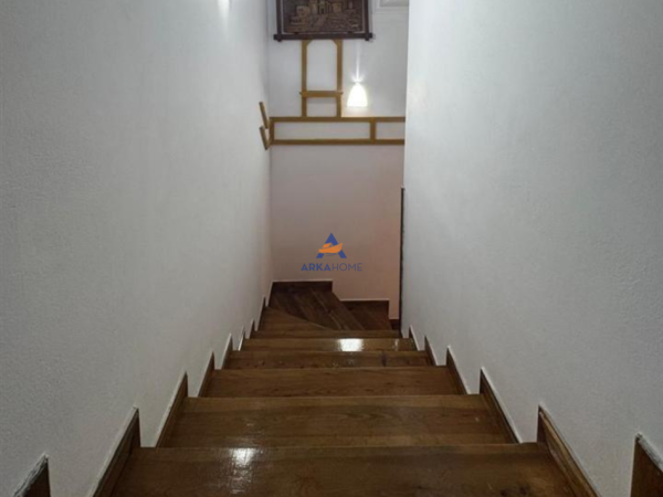 Tirane, jepet me qera apartament duplex 1+1+Ballkon Kati 1, 60 m² 550 € (Rruga e Kosovareve)