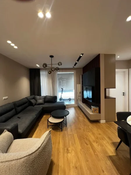 Tirane, shitet apartament 2+1+Ballkon Kati 4, 87 m² 210.000 € (Rruga Beniamin Kruta Fusha Aviacionit)