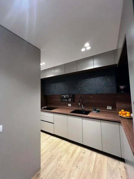 Tirane, shitet apartament 2+1+Ballkon Kati 4, 87 m² 210.000 € (Rruga Beniamin Kruta Fusha Aviacionit)