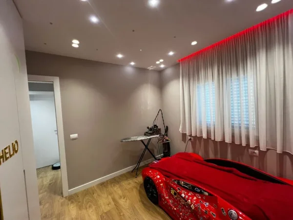 Tirane, shitet apartament 2+1+Ballkon Kati 4, 87 m² 210.000 € (Rruga Beniamin Kruta Fusha Aviacionit)