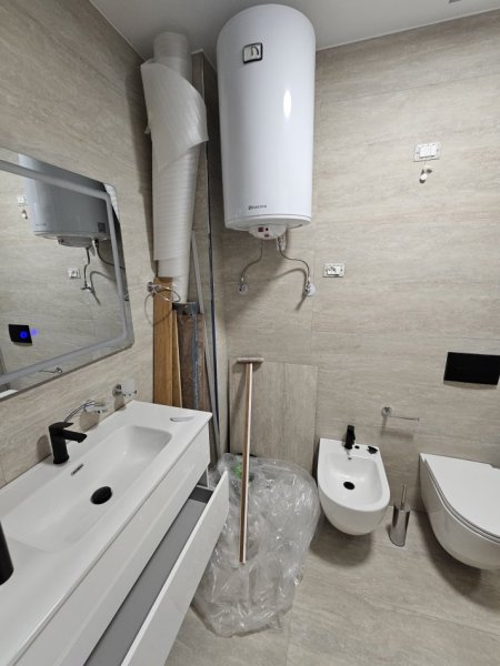 Tirane, jepet me qera apartament 2+1+Aneks+Ballkon Kati 10, 128 m² 2.000 € (Rezidenca Lake View)