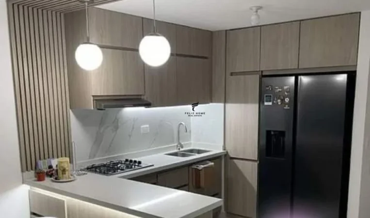 Tirane, jepet me qera apartament 2+1+Ballkon Kati 5, 90 m² 550 € (MINE PEZA)