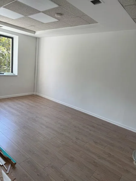 Tirane, jepet me qera ambjent biznesi Kati 1, 120 m² 1.500 € (Qender)