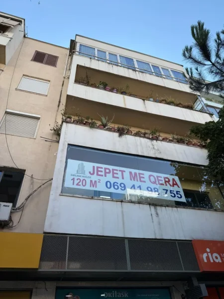 Tirane, jepet me qera ambjent biznesi Kati 1, 120 m² 1.500 € (Qender)