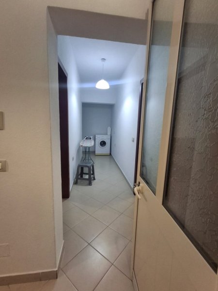 Shqiperi, jepet me qera apartament 1+1 Kati 3, 60 m² 300 € (rruga kristo kono 6)